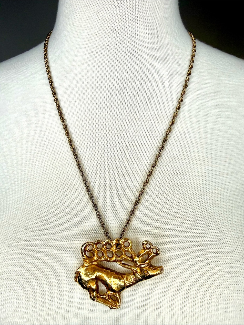 Vintage Alva Museum Replica gold-tone Scythian stag pendant necklace Deer VTG